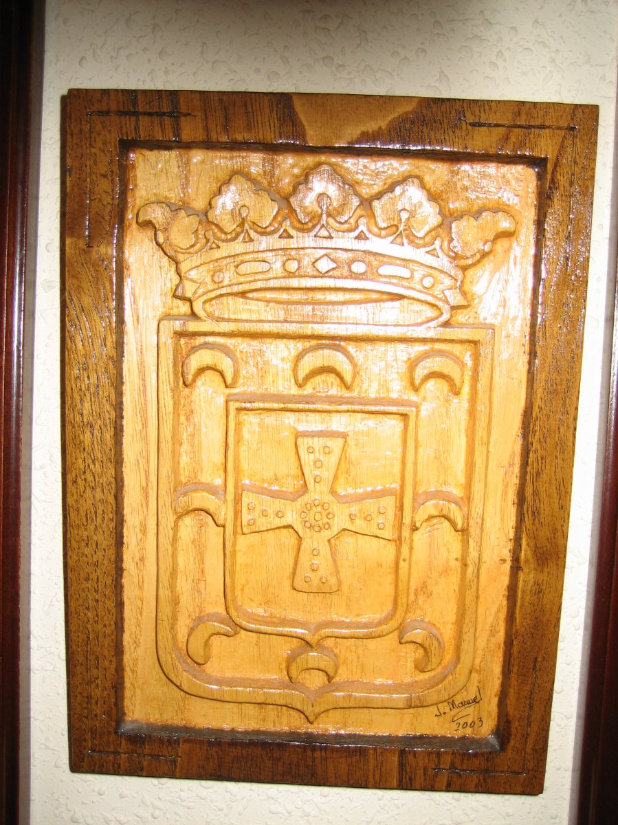 Escudo de Allande(Asturias) en castaño
