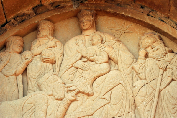escena de la Adoración de los Reyes Magos de la Iglesia de Santiago de Agüero (Huesca)