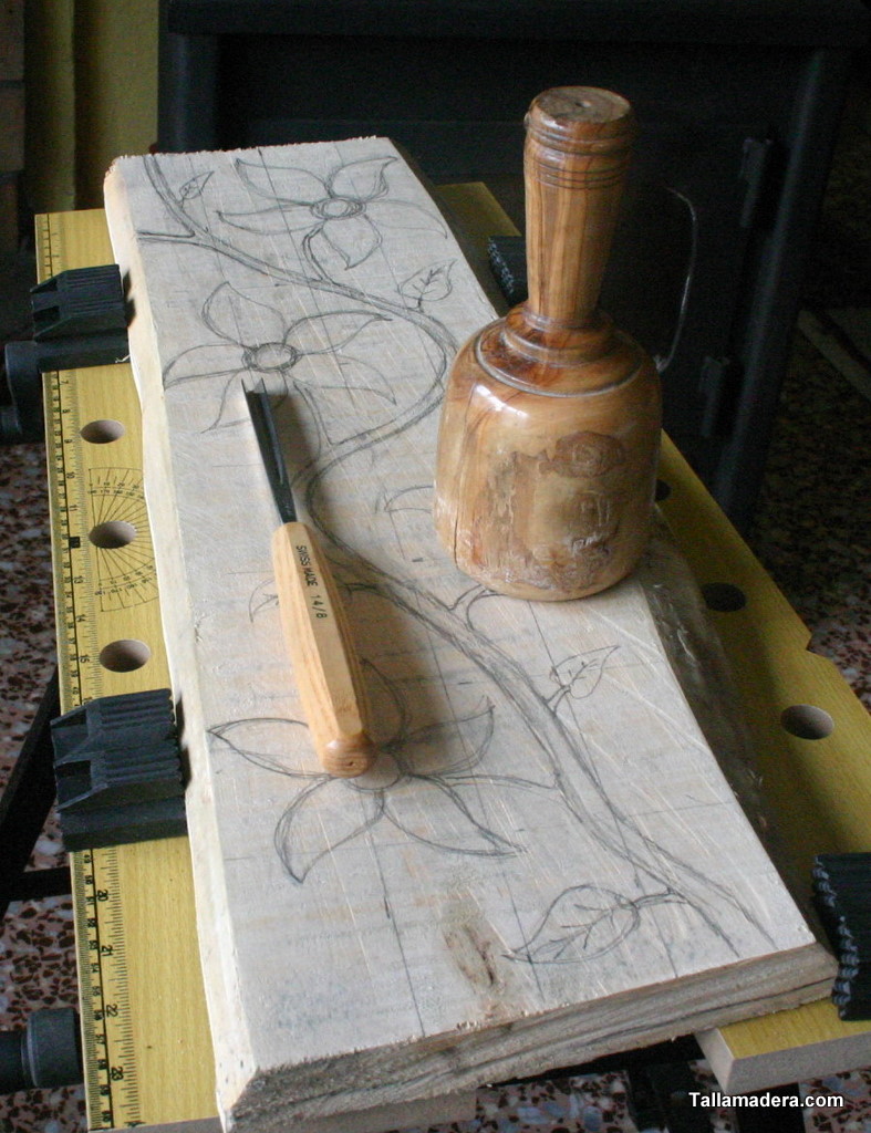 Vista del relieve en madera de tilo