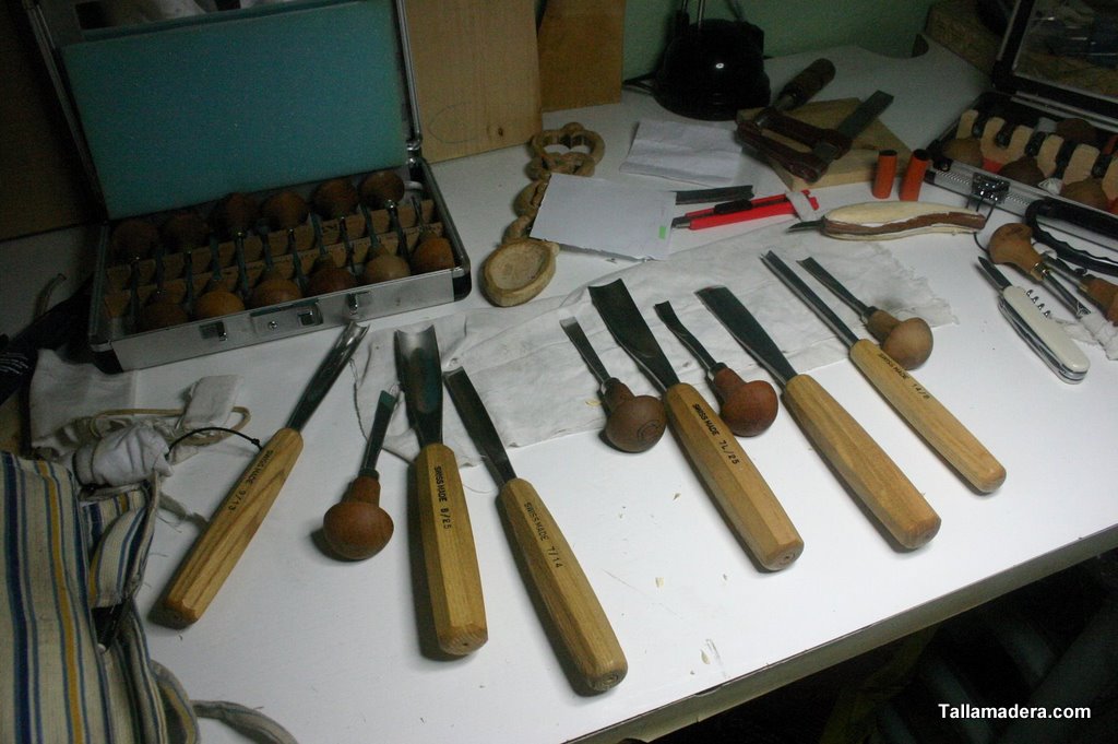 Las gubias preparadas para la talla del relieve