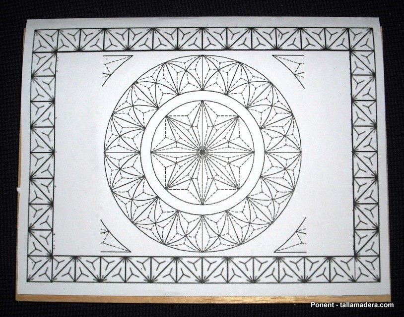 Aplicando el pegamento al dibujo