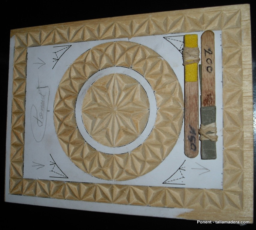 La tapa con toda la talla, todavía con el papel