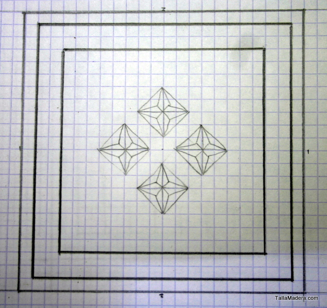 El primer diseño, dibujado en la libreta de papel cuadriculado