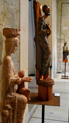 Exposición de Paco Salas: vírgenes y relieves románicos de Sant Cugat
