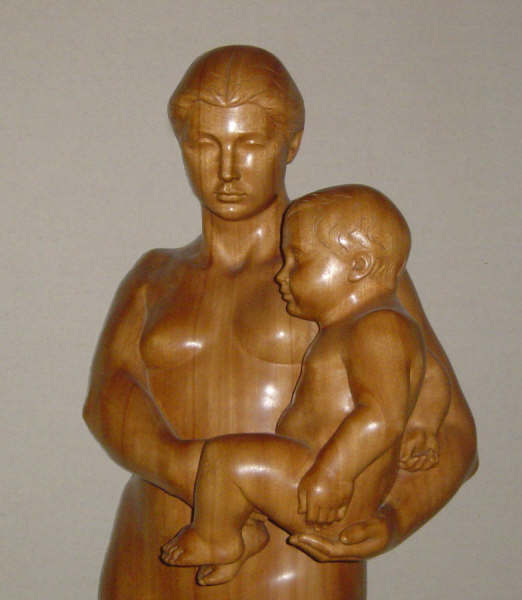«Maternidad», talla en madera