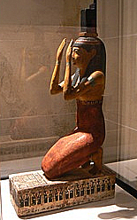 Talla egipcia de Isis en madera policromada (332 a.C.)