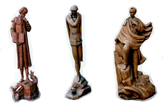 Figuras literarias talladas en madera