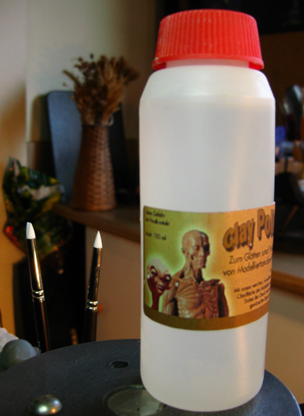 Bote de «Clay Polish» para alisar el barro