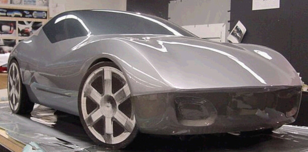 Modelo de barro a tamaño real de un coche (diseño industrial)