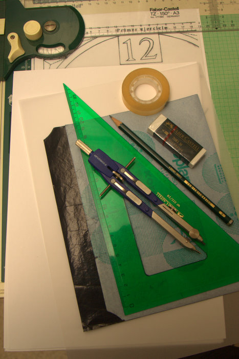 Material de dibujo: compás, regla, escuadra y papel