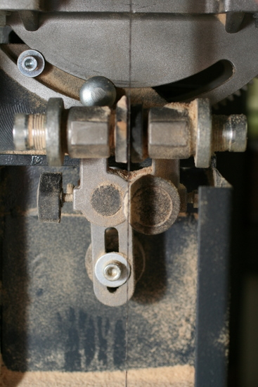 Detalle de los rodamientos guía de la hoja
