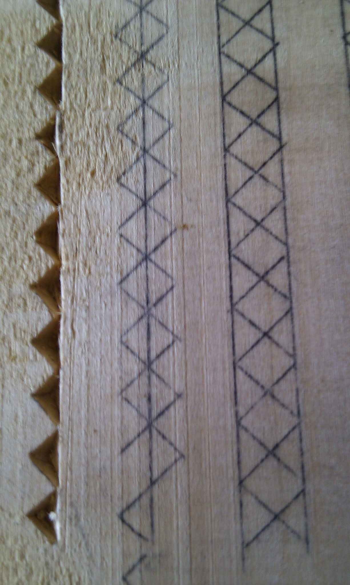 Primeras prácticas de chip carving en la madera
