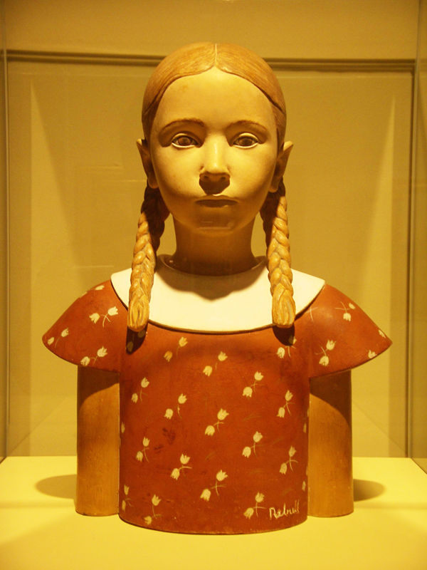 Busto de una niña con trenzas, obra de Joan Rebull