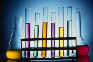 Probetas con líquidos para el tratamiento de la madera