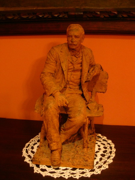Figura sedente de Mariano Benlliure (otra vista)