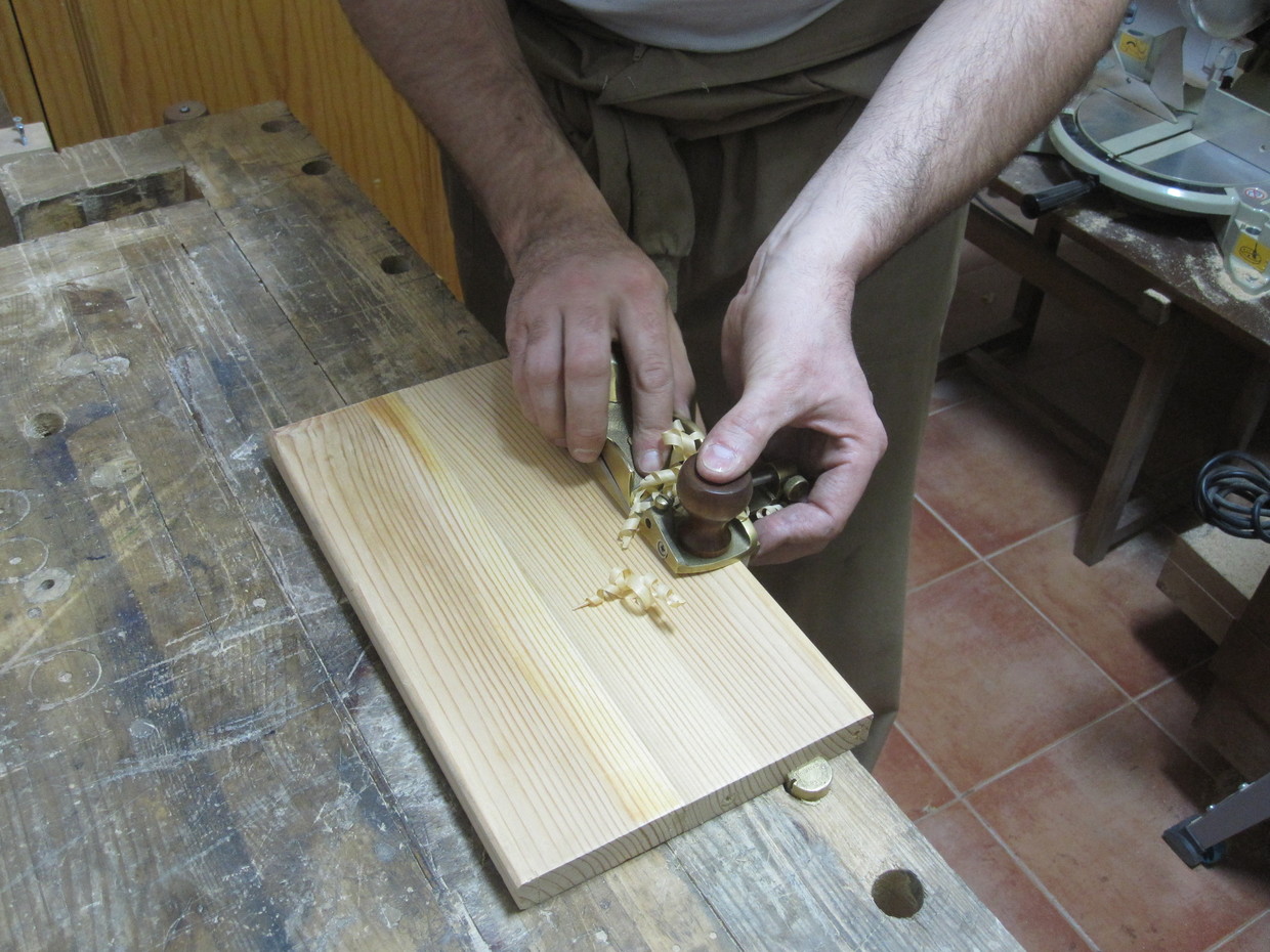 Inicio del rebaje por la parte delantera de la pieza