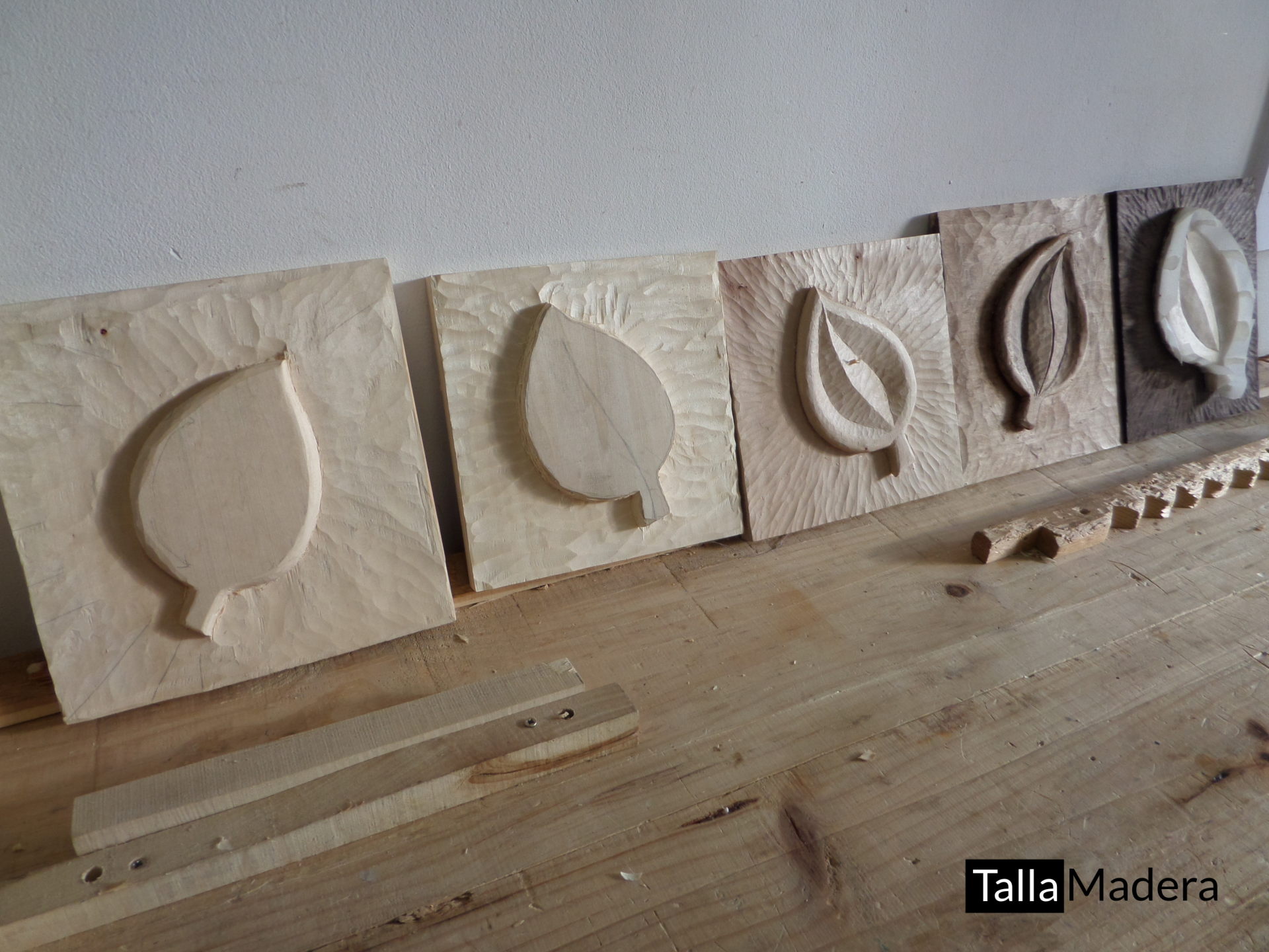 Detalle del tallado de una hoja de Tallamadera