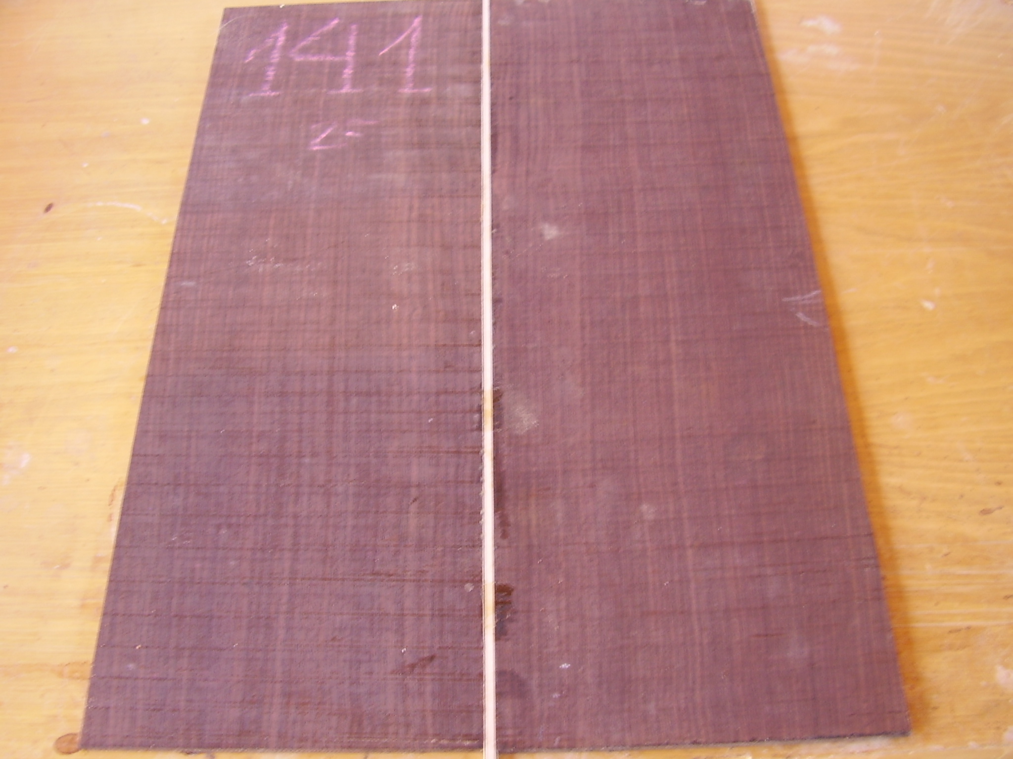 Tablas de palosanto de India (Dalbergia latifolia) para el fondo de la guitarra